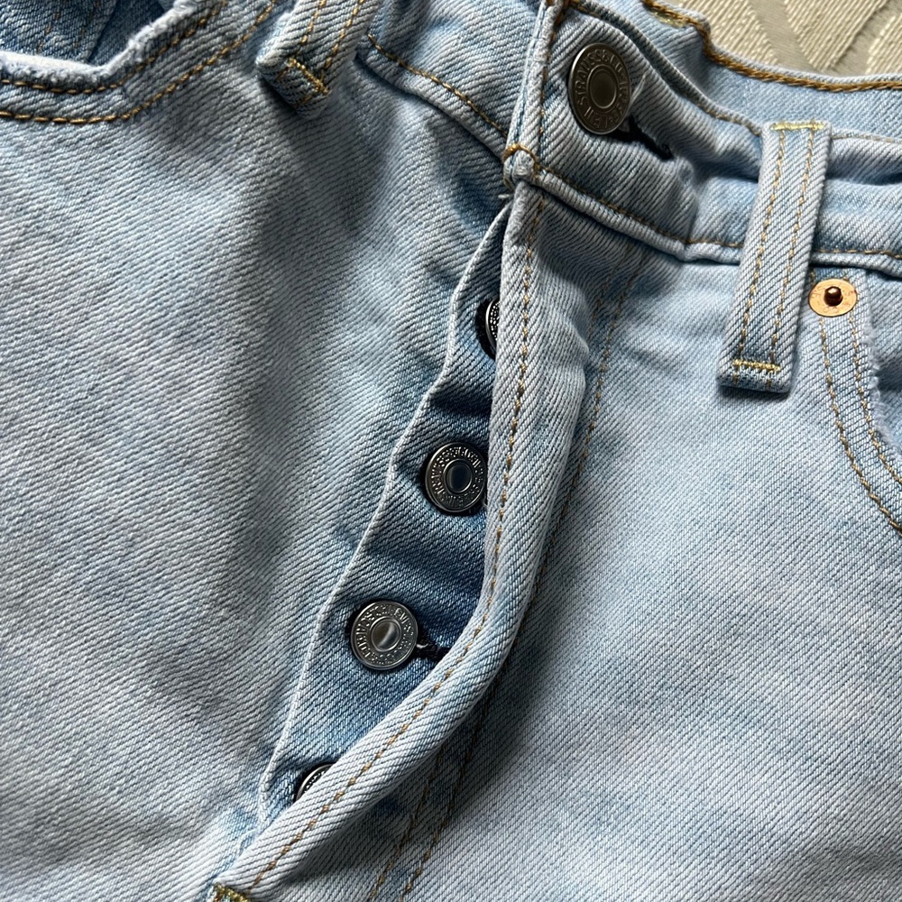 Levi's Light Wash Jeans - Picture 6 of 7